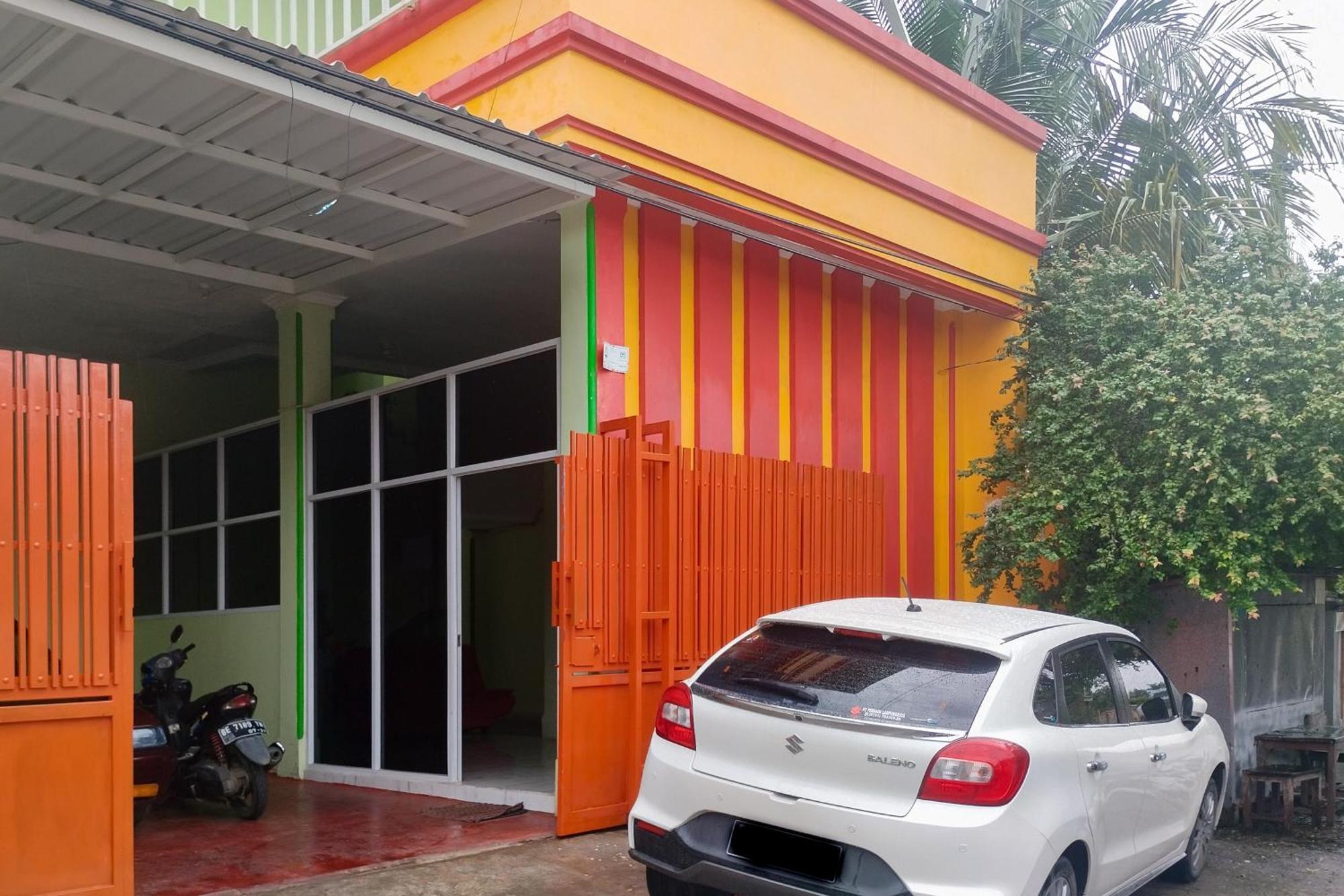 Reddoorz Syariah At Shakira Alesha Enggal Hotell Bandar Lampung Exteriör bild