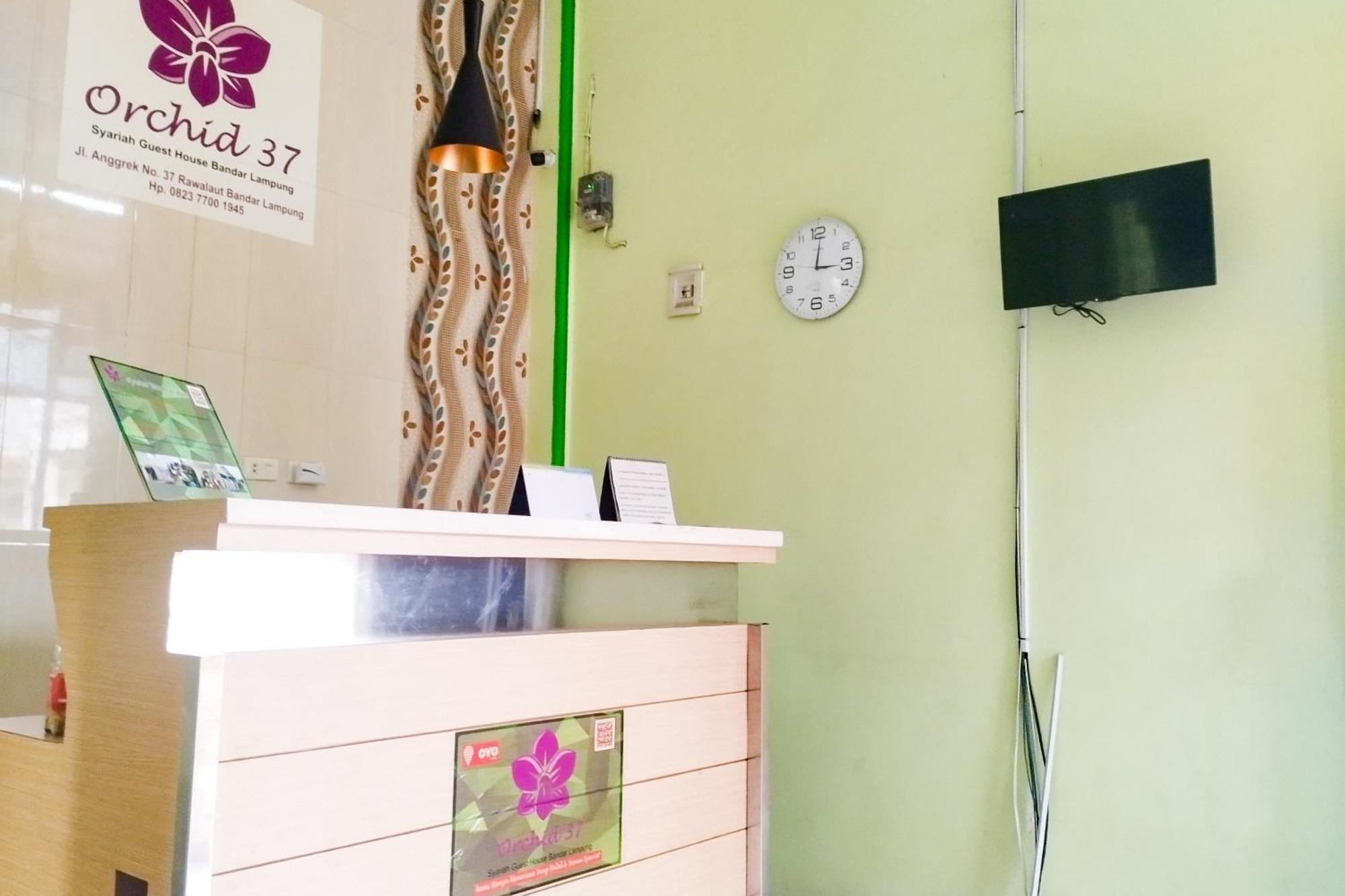 Reddoorz Syariah At Shakira Alesha Enggal Hotell Bandar Lampung Exteriör bild