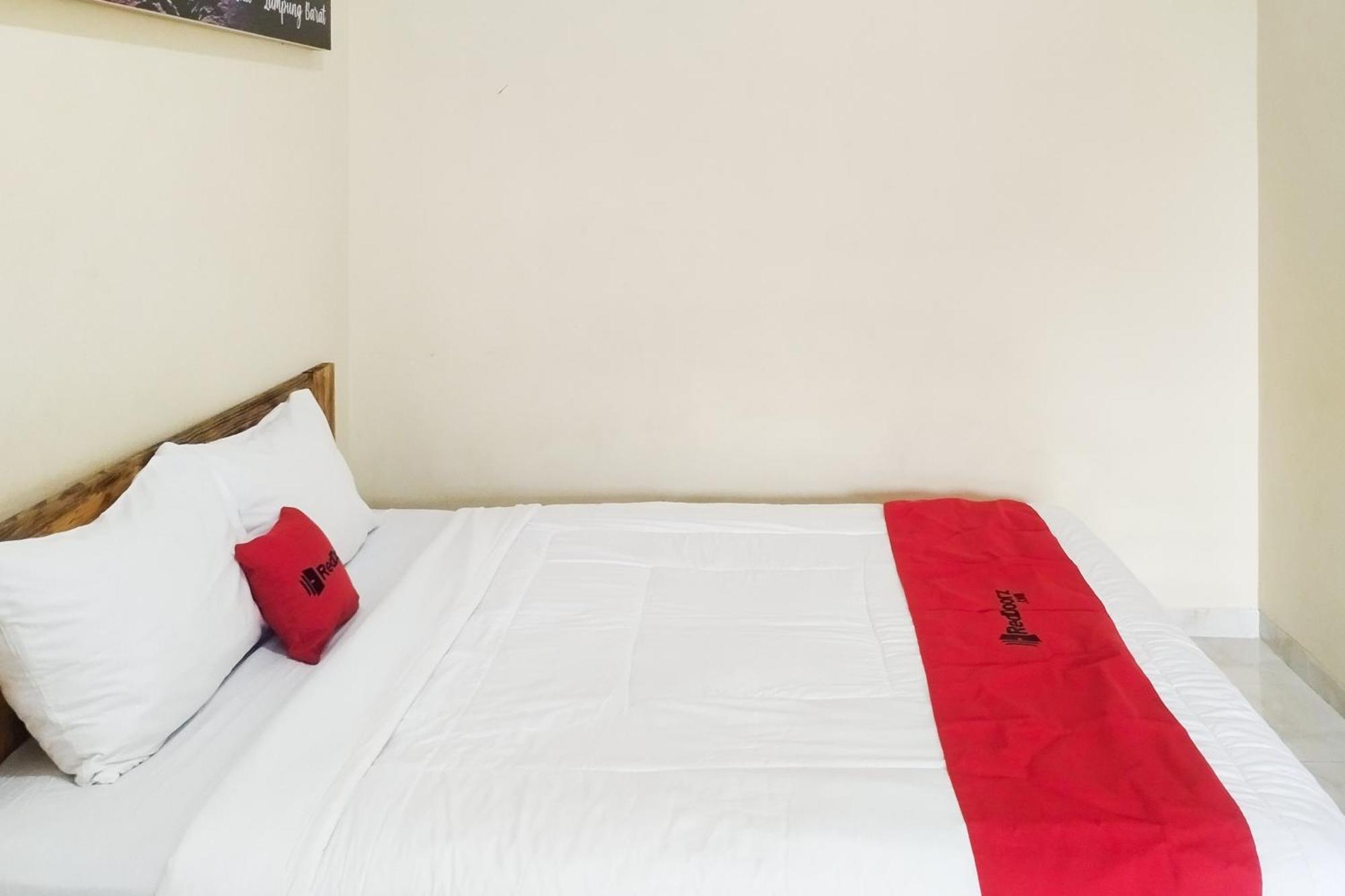 Reddoorz Syariah At Shakira Alesha Enggal Hotell Bandar Lampung Exteriör bild