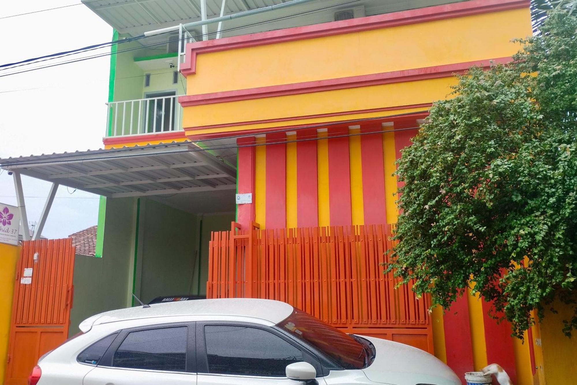 Reddoorz Syariah At Shakira Alesha Enggal Hotell Bandar Lampung Exteriör bild