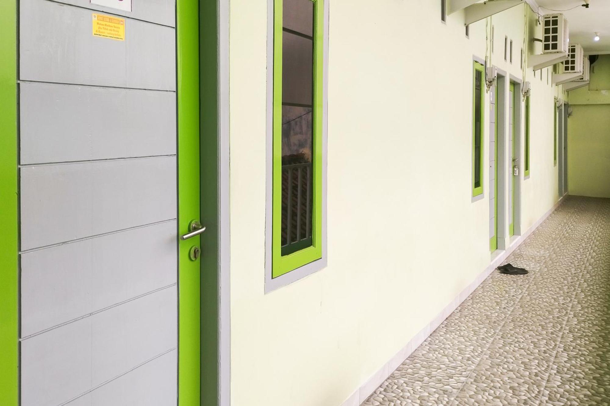 Reddoorz Syariah At Shakira Alesha Enggal Hotell Bandar Lampung Exteriör bild
