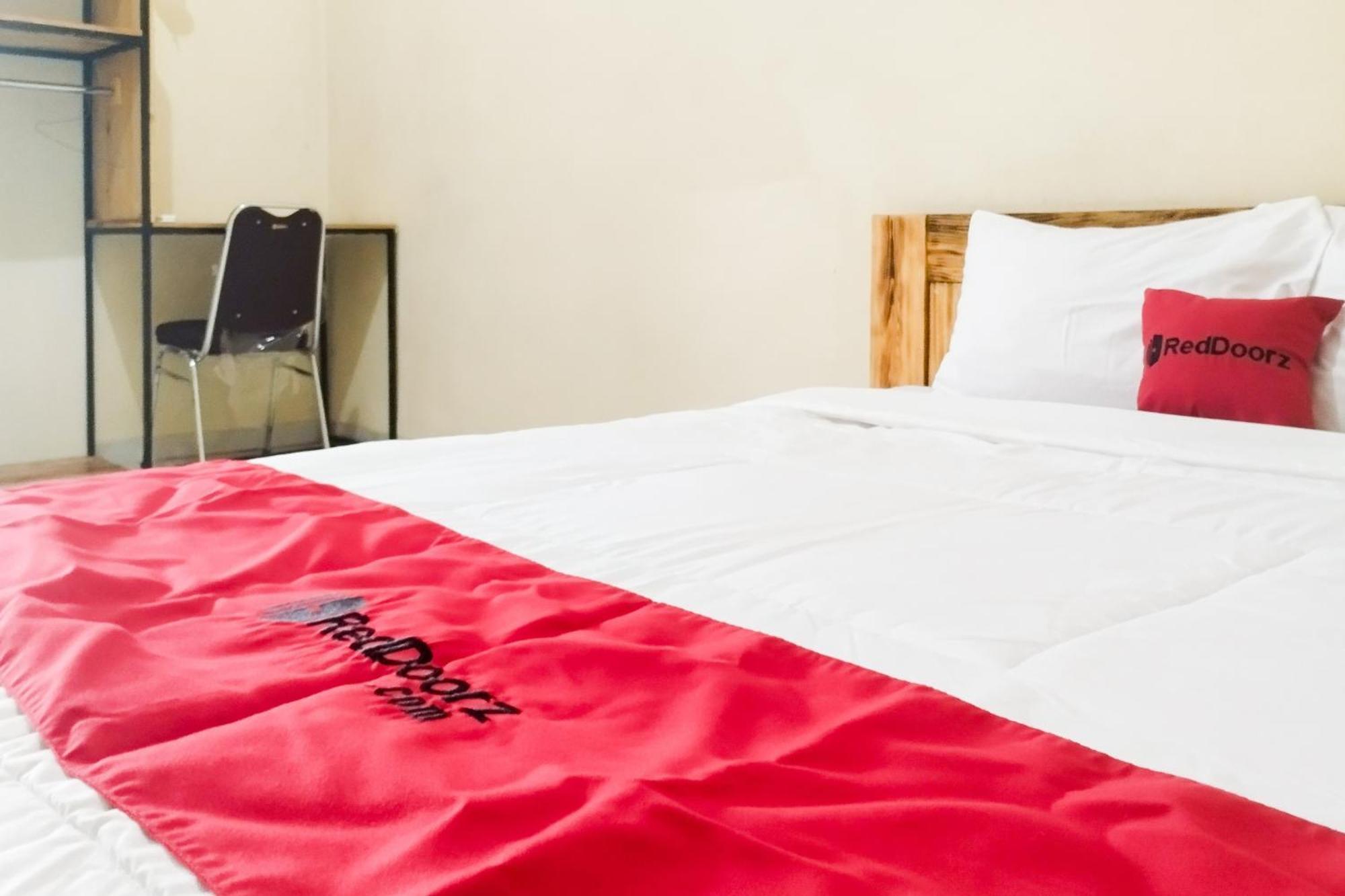 Reddoorz Syariah At Shakira Alesha Enggal Hotell Bandar Lampung Exteriör bild