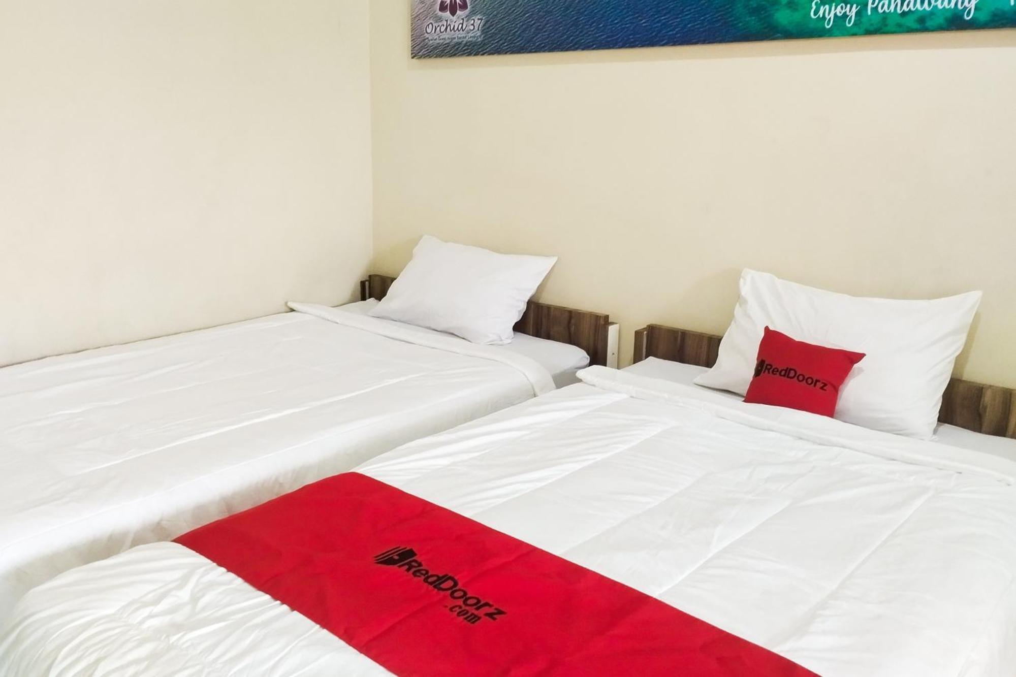 Reddoorz Syariah At Shakira Alesha Enggal Hotell Bandar Lampung Exteriör bild